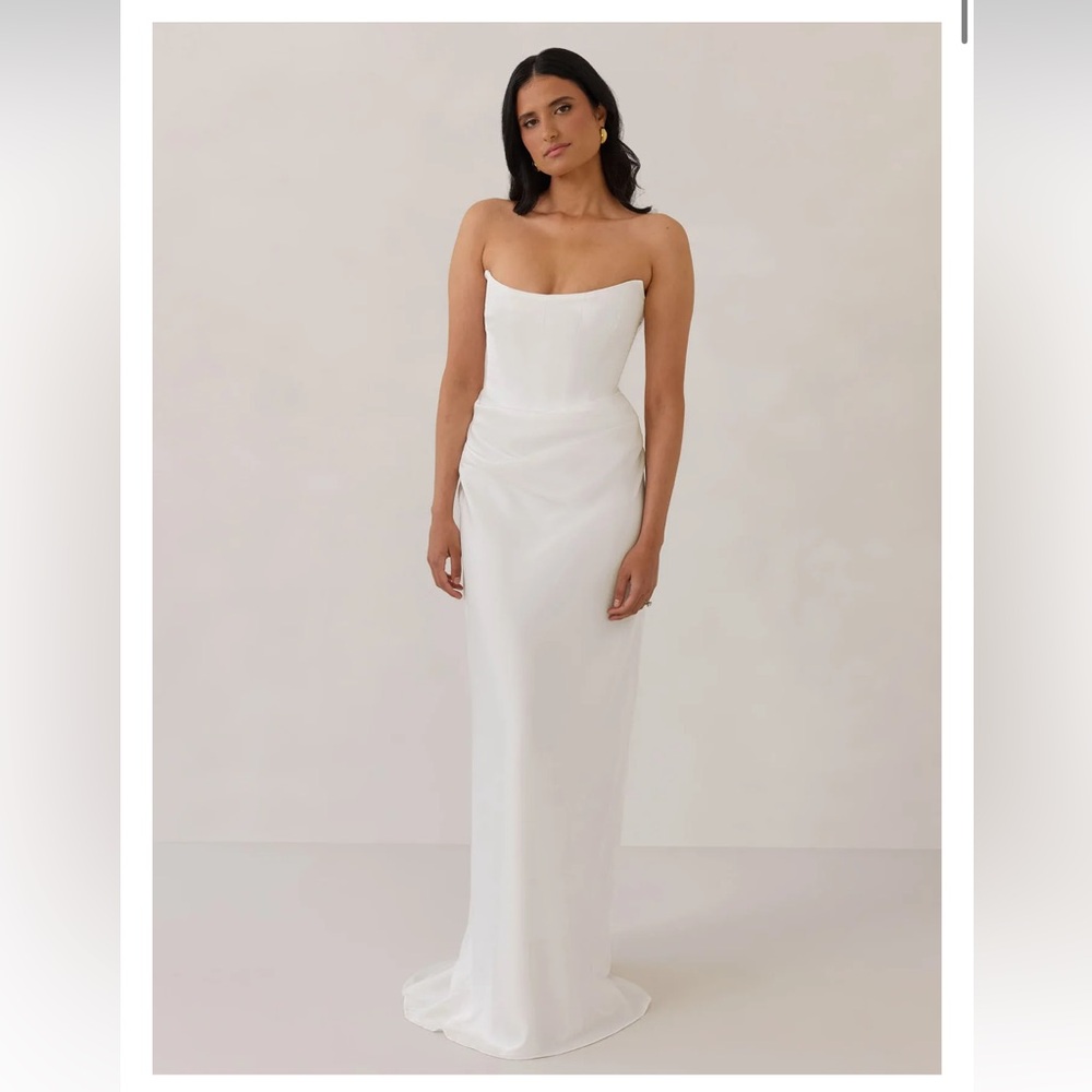 Park & Fifth Cardero Dress in White - Picture 5 of 6